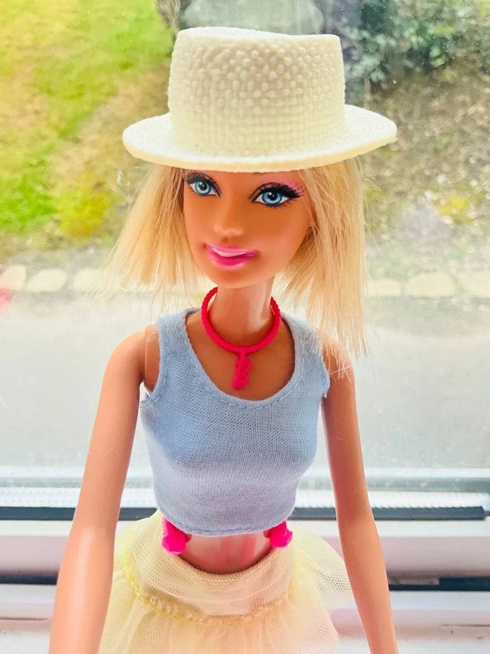 Barbie Cutesy lolita outfit Washed hair conditioned stand included
